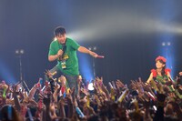 オーディエンスを煽る店長こと長谷川マネージャー。