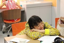 くつろぐ伊藤千由李。