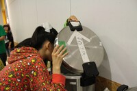 白米の湯気を浴びる秋本帆華。