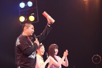 「地元愛が止まらないんだフリーライブ（大阪府民編）」でヒーローに選ばれた舞台監督“修平さん”。