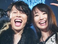 左からT.M.Revolution、水樹奈々。