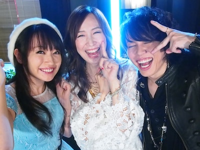 左から水樹奈々、森口博子、T.M.Revolution。