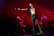 藤井フミヤ「復活！カウントダウンライブ青春『50日前夜祭』」の様子。（撮影：三浦憲治）