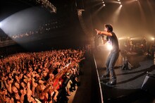 藤井フミヤ「復活！カウントダウンライブ青春『50日前夜祭』」の様子。（撮影：三浦憲治）