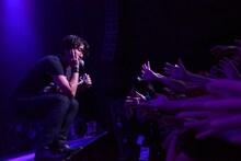 藤井フミヤ「復活！カウントダウンライブ青春『50日前夜祭』」の様子。（撮影：三浦憲治）