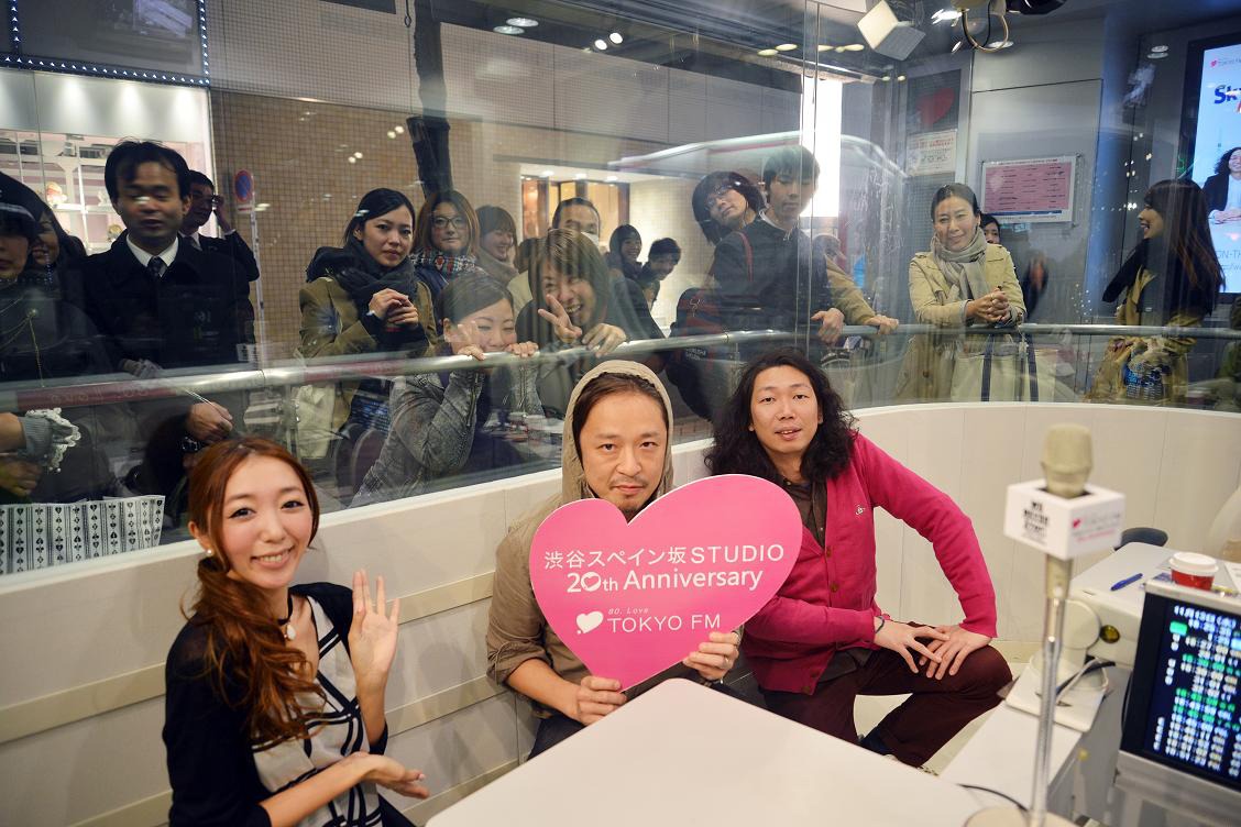 写真は昨日11月13日（水）のTOKYO FM「Skyrocket Company」公開放送の様子。