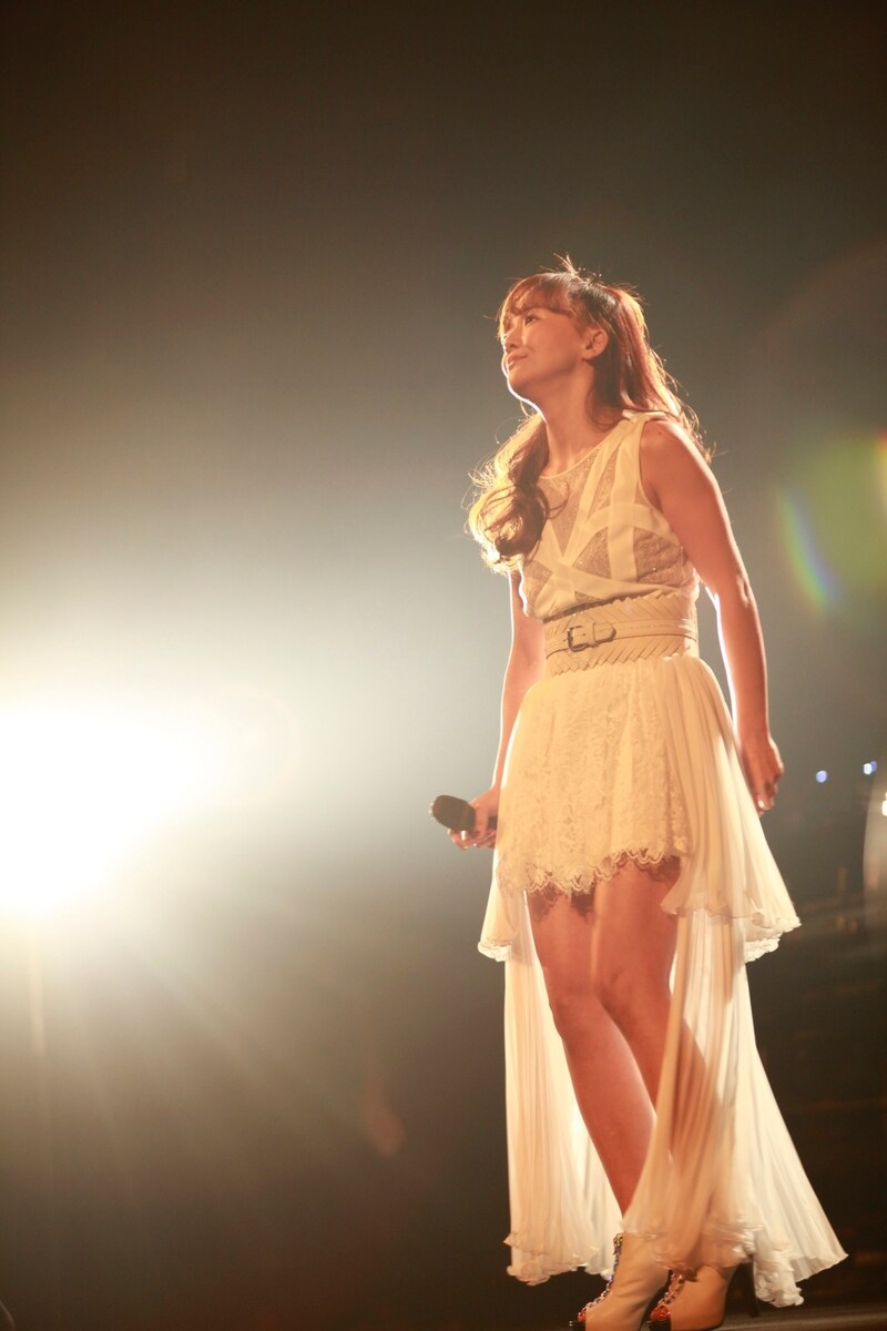 華原朋美「DREAM ~TOMOMI KAHARA CONCERT 2013~」初日公演の様子。