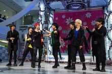 超特急「Kiss Me Baby～あなたはキスしたい？それともキスされたい??～ツアー」東京・池袋サンシャインシティ公演の様子。