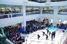 超特急「Kiss Me Baby～あなたはキスしたい？それともキスされたい??～ツアー」東京・池袋サンシャインシティ公演の様子。