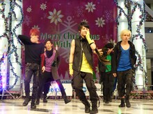 超特急「Kiss Me Baby～あなたはキスしたい？それともキスされたい??～ツアー」東京・池袋サンシャインシティ公演の様子。