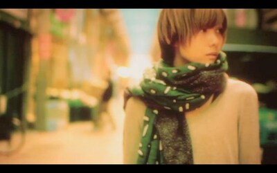 ハルカトミユキ「長い待ち合わせ」のPVのワンシーン。