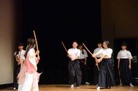さくら学院「剱舞（つるぎまい）の授業」2部の様子。