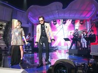 「Shake Hip!」演奏収録直前の様子。