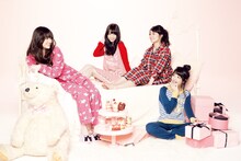 「PEACH JOHN 2013 Winter vol.87」より、PEACH JOHNのルームウェアを着用した乃木坂46。