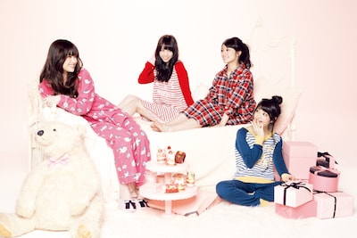 「PEACH JOHN 2013 Winter vol.87」より、PEACH JOHNのルームウェアを着用した乃木坂46。