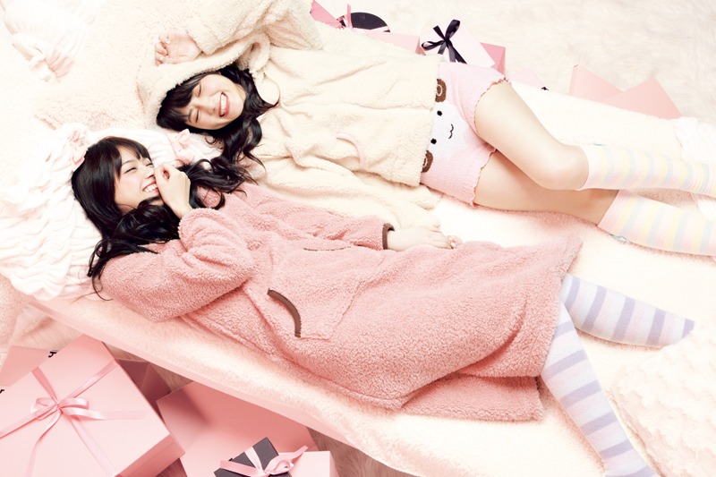 「PEACH JOHN 2013 Winter vol.87」より、PEACH JOHNのルームウェアを着用した乃木坂46。