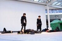 「Snow break」を披露する超特急。