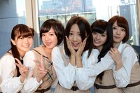 柏幸奈、和田まあや、能條愛未、齋藤飛鳥、橋本奈々未（左から）
