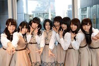 衛藤美彩、井上小百合、中元日芽香、市來玲奈、深川麻衣、中田花奈、桜井玲香、西野七瀬（左から）