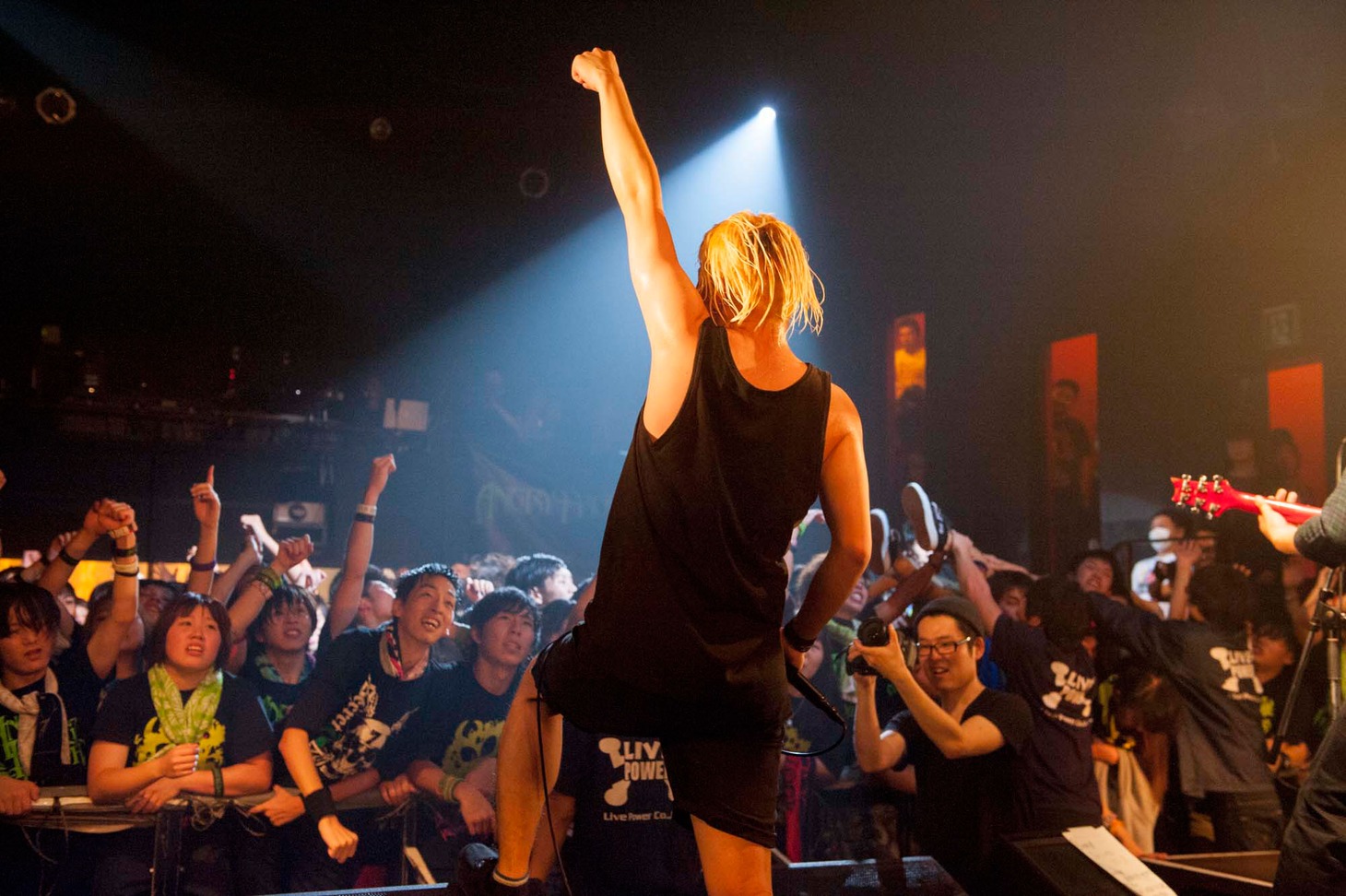ANGRY FROG REBIRTH「Dance in the dark Tour -Final-」の様子。