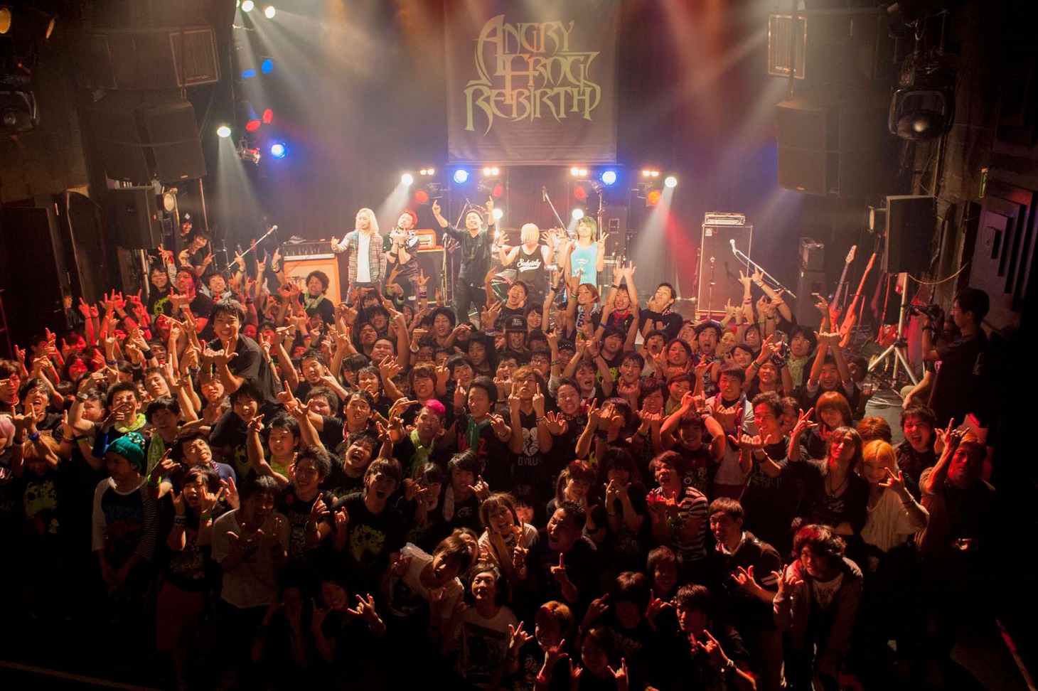 ANGRY FROG REBIRTH「Dance in the dark Tour -Final-」の様子。