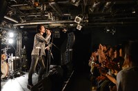 「河野勇作（桐谷健太）×THE イナズマ戦隊『喜びの歌』発売記念スペシャルイベント」の様子。