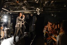 「河野勇作（桐谷健太）×THE イナズマ戦隊『喜びの歌』発売記念スペシャルイベント」の様子。