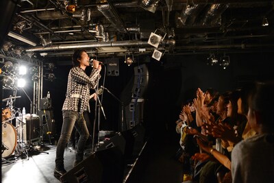 「河野勇作（桐谷健太）×THE イナズマ戦隊『喜びの歌』発売記念スペシャルイベント」の様子。