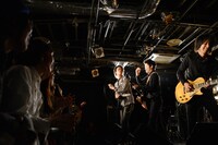 「河野勇作（桐谷健太）×THE イナズマ戦隊『喜びの歌』発売記念スペシャルイベント」の様子。