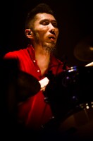 キム（Dr）（撮影：タイコウクニヨシ）