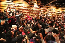 KICKS LAB.で行われたANARCHYのフリーライブの模様。