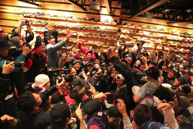 KICKS LAB.で行われたANARCHYのフリーライブの模様。