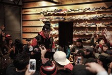 KICKS LAB.で行われたANARCHYのフリーライブの模様。（Photo by Mitsugu Shimamura）