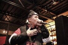 KICKS LAB.で行われたANARCHYのフリーライブの模様。（Photo by Mitsugu Shimamura）