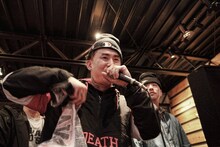 KICKS LAB.で行われたANARCHYのフリーライブの模様。（Photo by Mitsugu Shimamura）