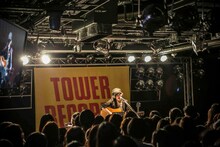 長澤知之「黄金の在処」リリース記念インストアライブの様子。