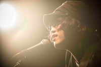 長澤知之「黄金の在処」リリース記念インストアライブの様子。
