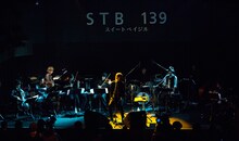 吉井和哉「AT THE SWEET BASIL ～スイートベイジルの夜～」の様子。