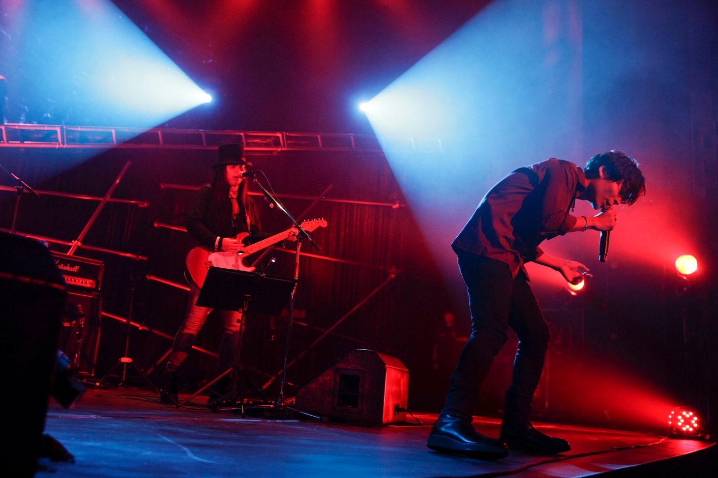 中田裕二「TOUR '13 "INTO THE GALAXY"」東京・渋谷公会堂公演の様子。