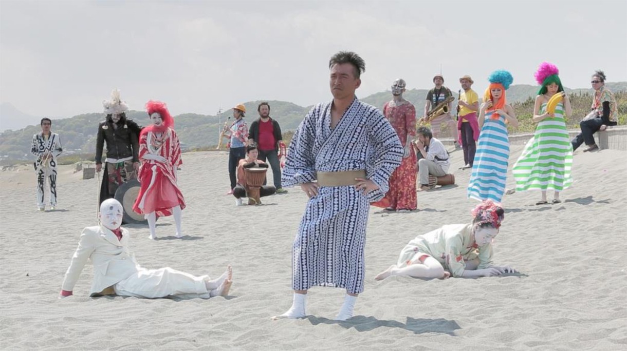 「バーミンガムのオーナメント2」のワンシーン。