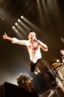 怒髪天「DOHATSUTEN三十路（ミソジ）まえ “七色の虹をかける野郎ども”」大阪・なんばHatch公演の様子（撮影：渡邉一生）。