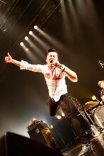 怒髪天「DOHATSUTEN三十路（ミソジ）まえ “七色の虹をかける野郎ども”」大阪・なんばHatch公演の様子（撮影：渡邉一生）。