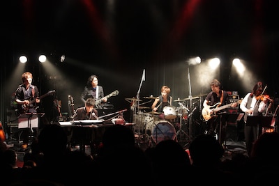 澤野弘之「[nZk]001」の様子。