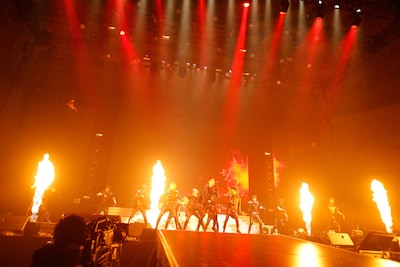 B.A.P「B.A.P 1st Japan Tour : WARRIOR Begins」兵庫・神戸ワールド記念ホール公演の様子。