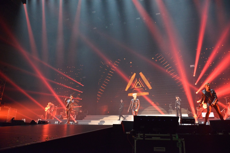 B.A.P「B.A.P 1st Japan Tour : WARRIOR Begins」兵庫・神戸ワールド記念ホール公演の様子。