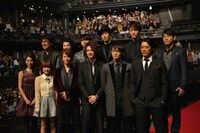 映画「カノジョは嘘を愛しすぎてる」完成披露試写会の様子。
