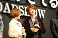 大原櫻子と佐藤健。