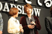 大原櫻子と佐藤健。