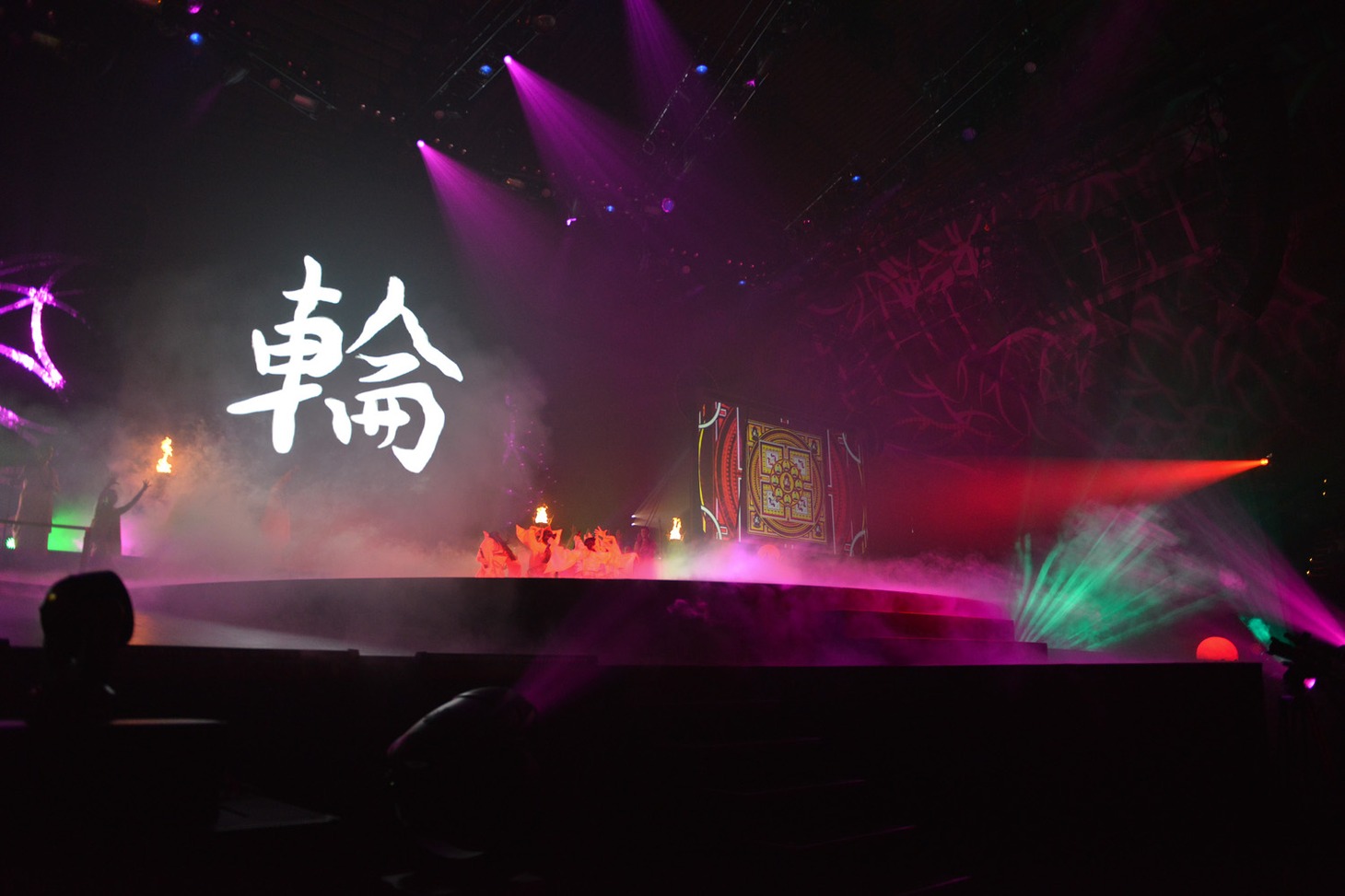 「ももいろクローバーZ JAPAN TOUR 2013 "GOUNN"」の様子。