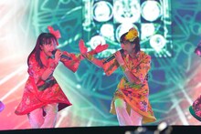 百田夏菜子、玉井詩織（左から）